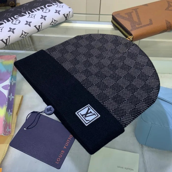 LV BEANIE - CHECKERED LIGHT GRAY