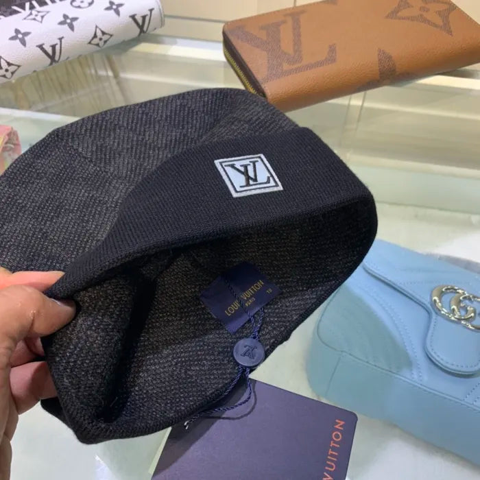 LV BEANIE - CHECKERED LIGHT GRAY