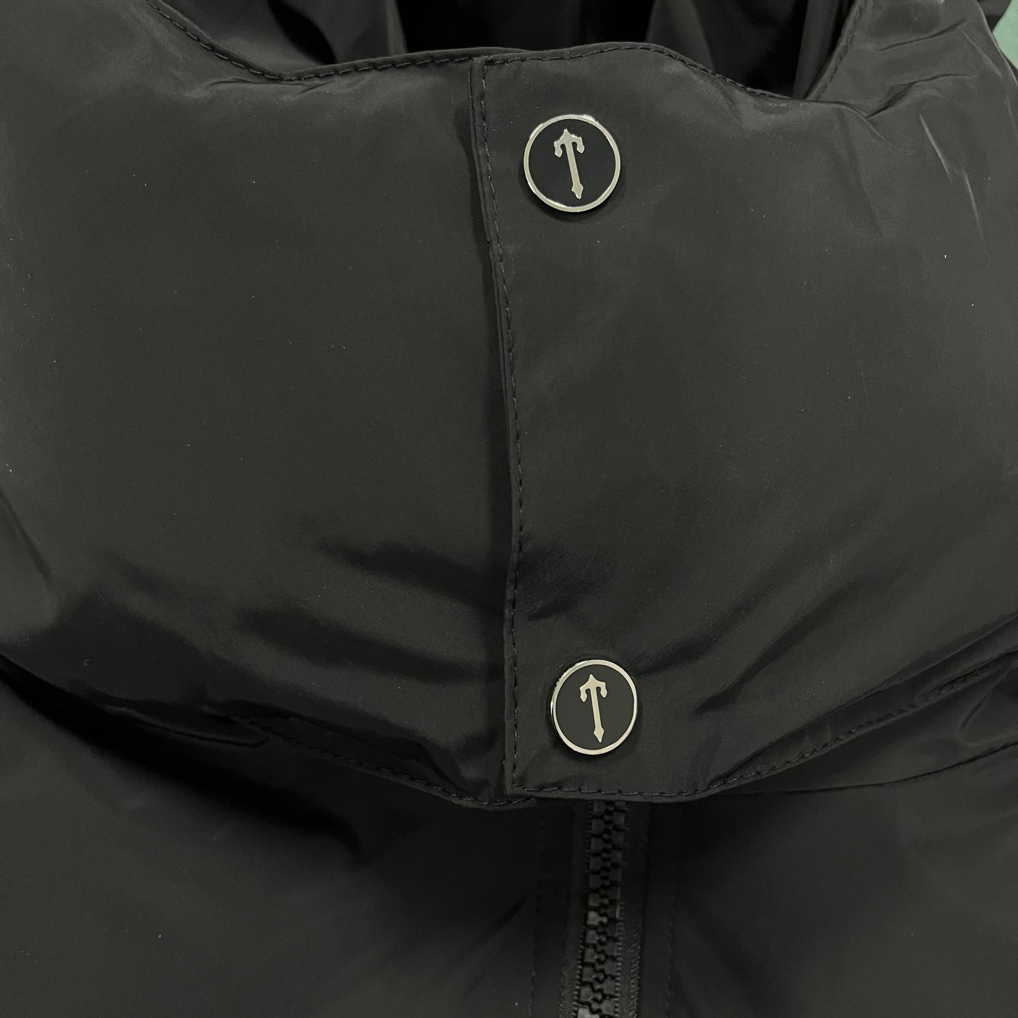 NIGHTSHIFT PUFFER HOOD - BLACK