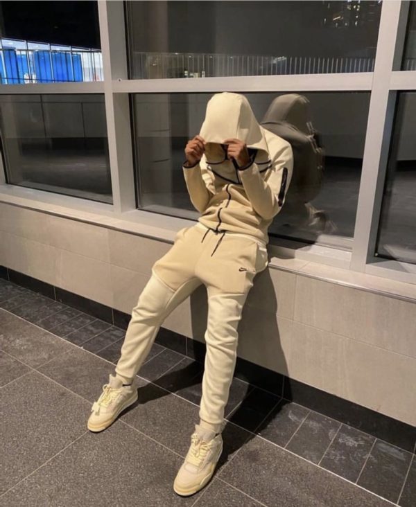 TECH FLEECE – BEIGE