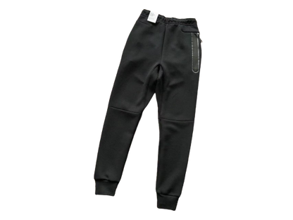 TECH FLEECE – TOTAL BLACK