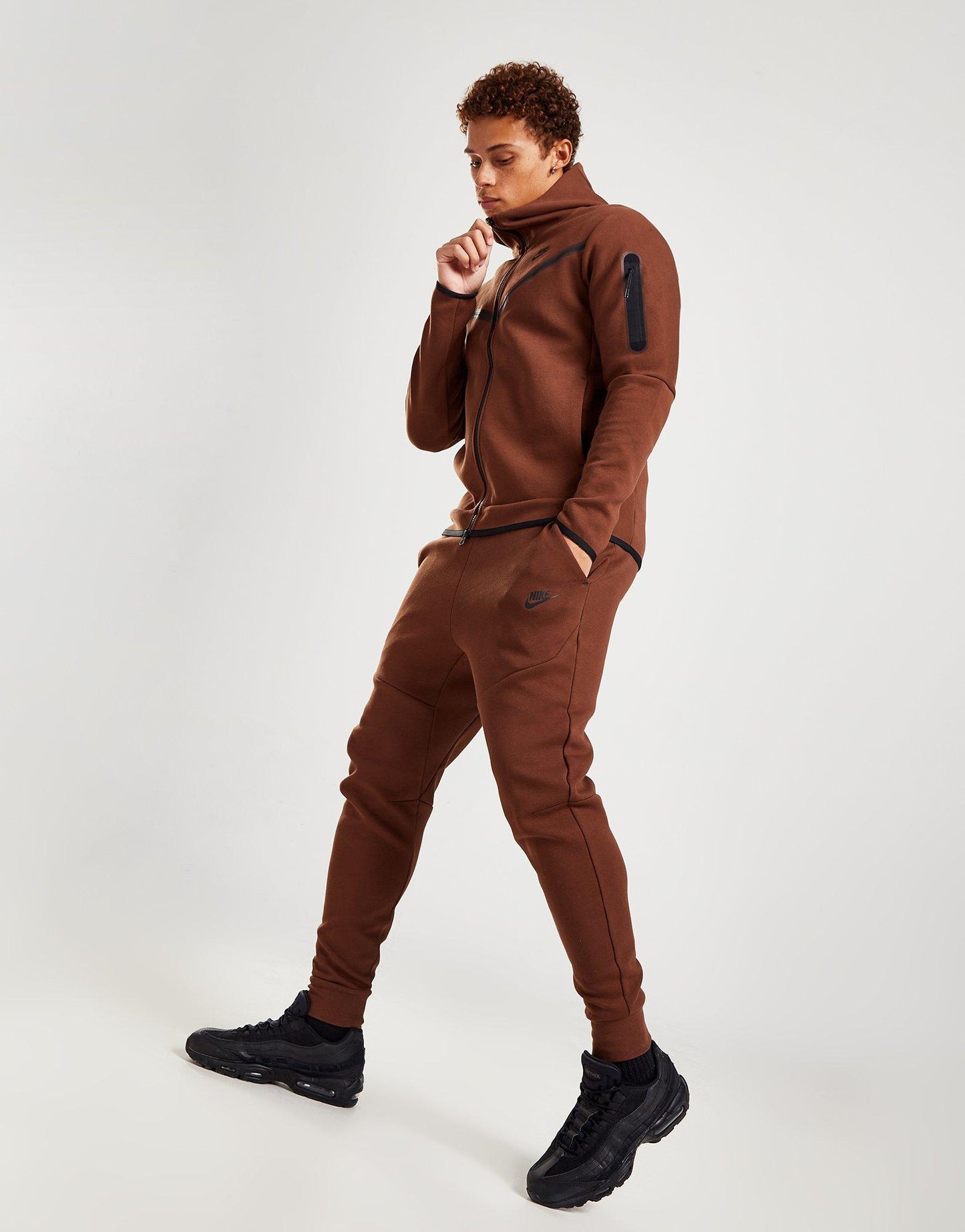 TECH FLEECE – TOTAL BROWN